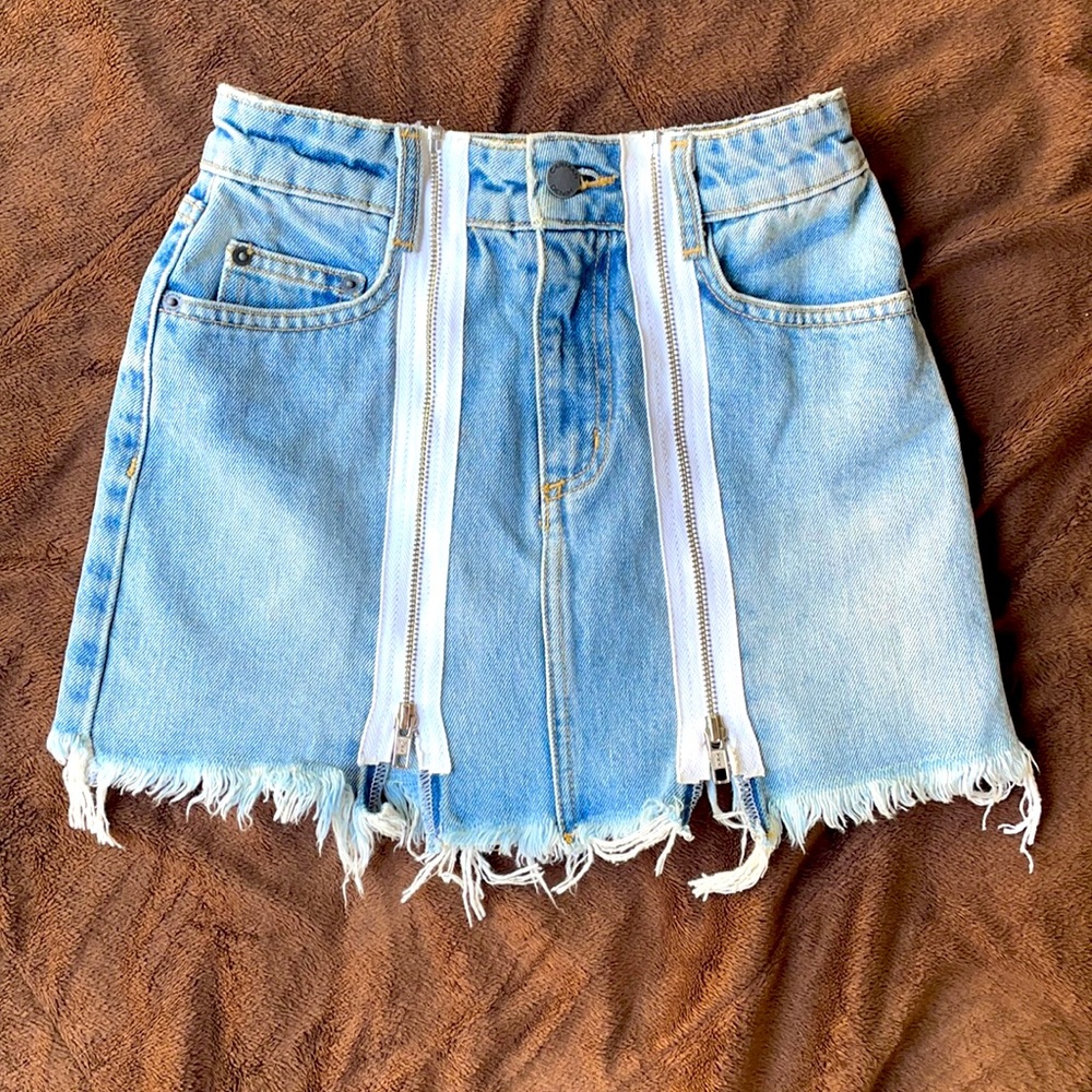 Denim skirt with white stripes